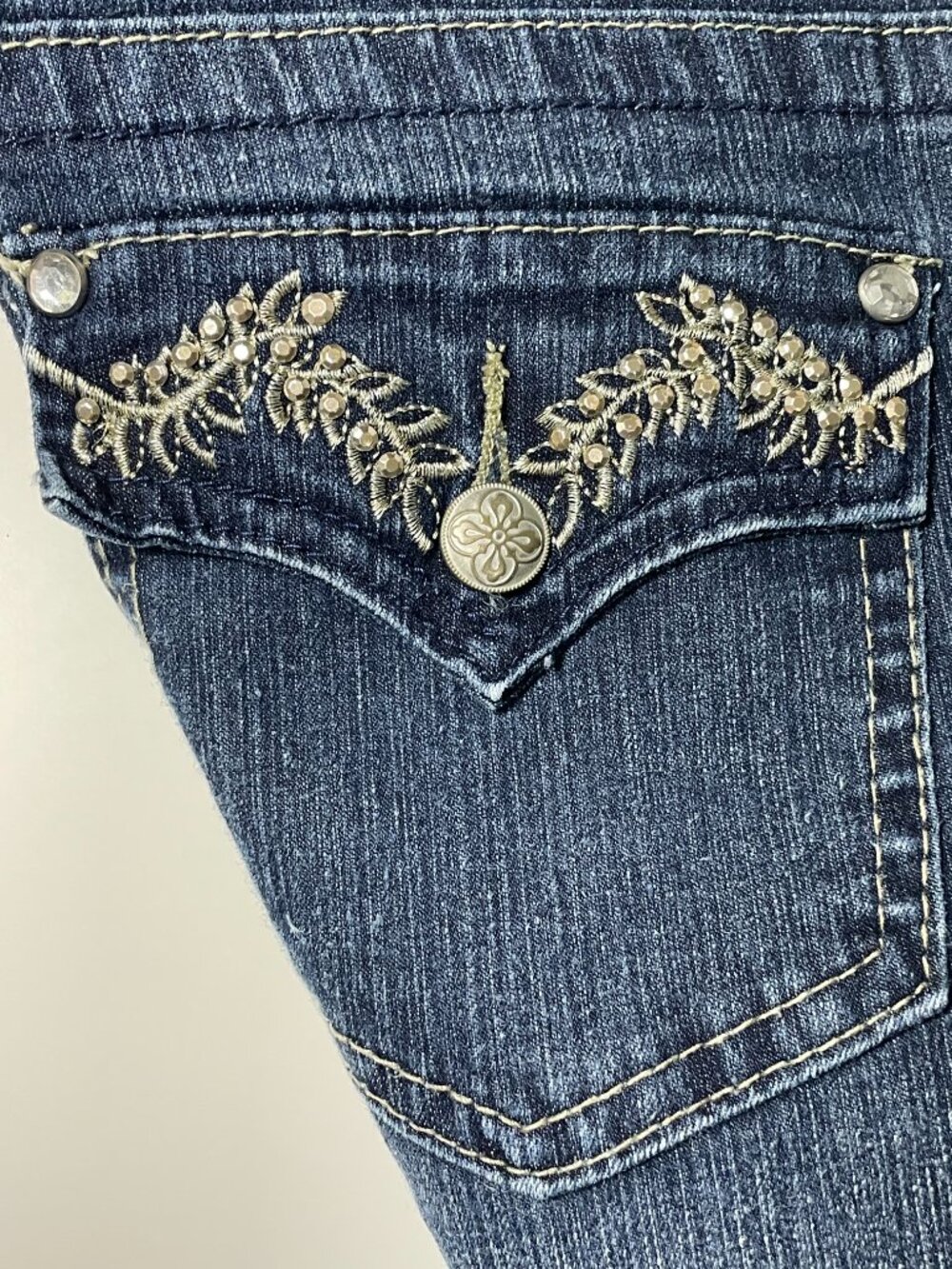 Roz & Ali Women’s Embroidered Beaded Jeans Size 10 Wide Leg Dark Wash Excellent - Picture 12 of 16